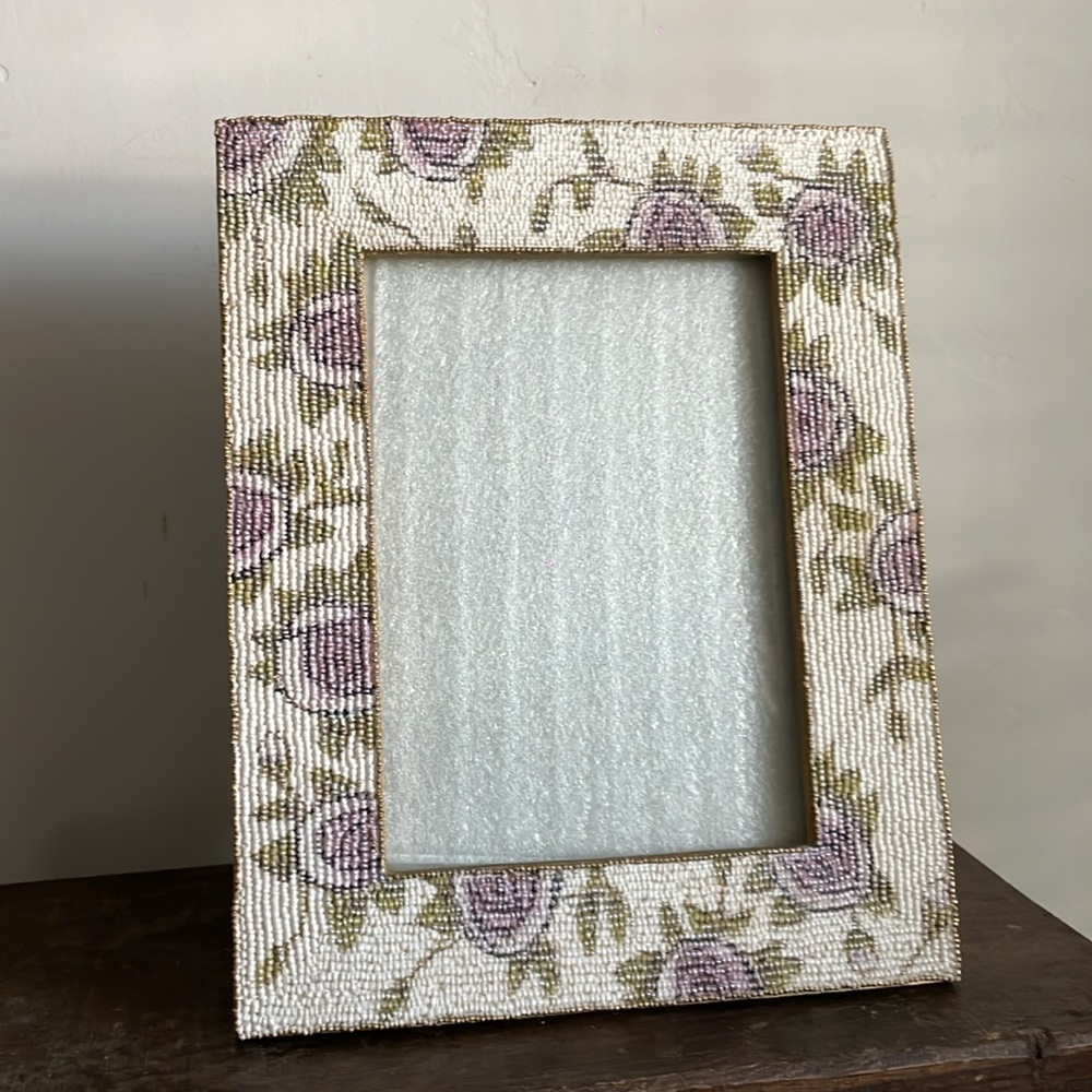 •| beaded picture frame